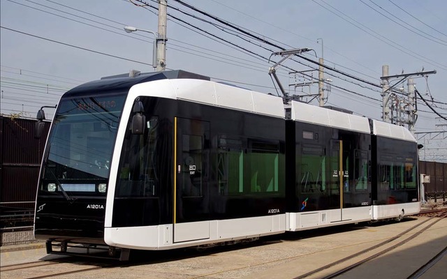 札幌市電A1200形の外観。5月5日から営業運行を開始する予定。