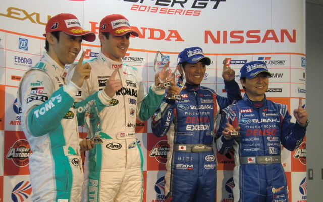 第2戦のポールシッターたち。左からGT500の中嶋一貴、ジェームス・ロシター、GT300の山野哲也、佐々木孝太。