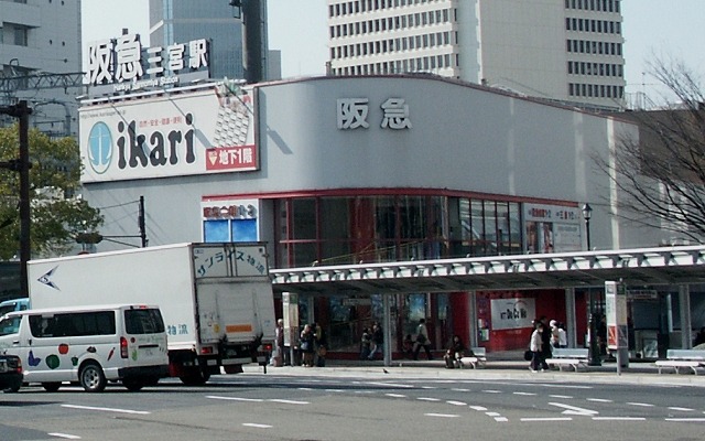 現在の阪急三宮駅。駅ナンバリングの導入に合わせ「神戸三宮」に改称される。