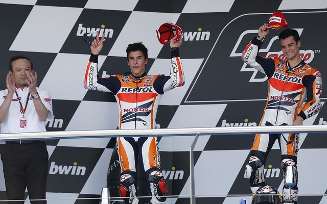 MotoGP ダニ・ペドロサ選手(右)、マルク・マルケス選手(中央)