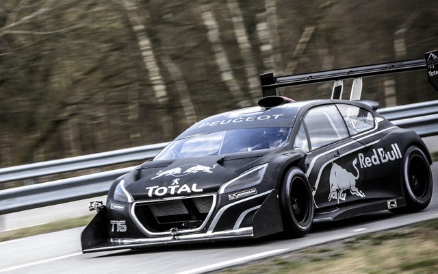 プジョー 208 T16パイクスピークを初テストしたセバスチャン・ローブ選手