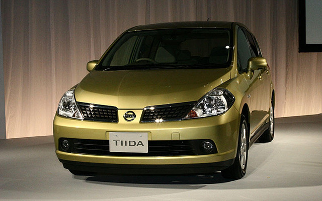 2月新車販売、トラック不振で2カ月連続のマイナス