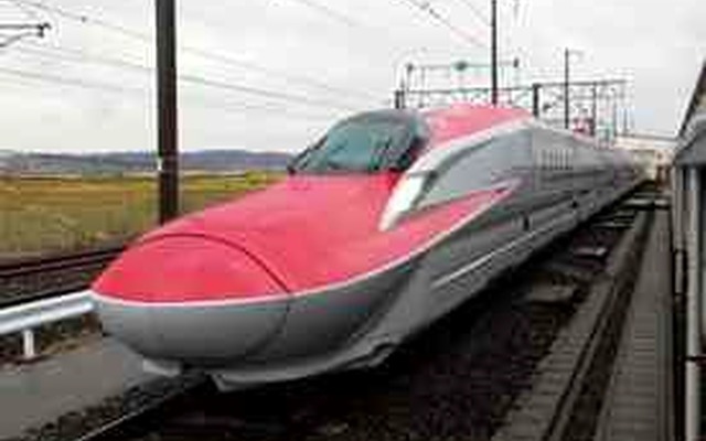 秋田新幹線直通用のE6系。