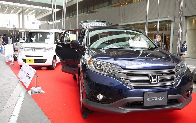 今年の発表会では受賞メーカーが新車を持ち込んでアピールすることが認められた。