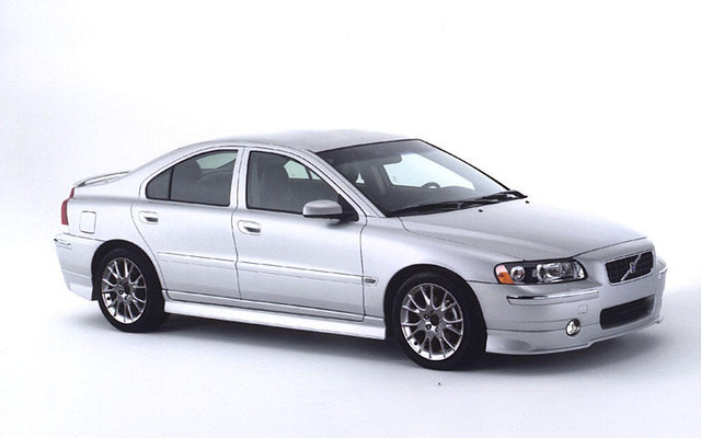 ボルボ S60 にスポーティな特別限定車