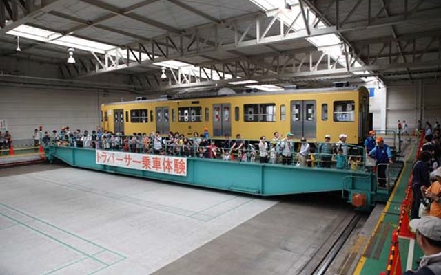昨年の「電車フェスタ in 武蔵丘」で実施されたトラバーサーの乗車体験。