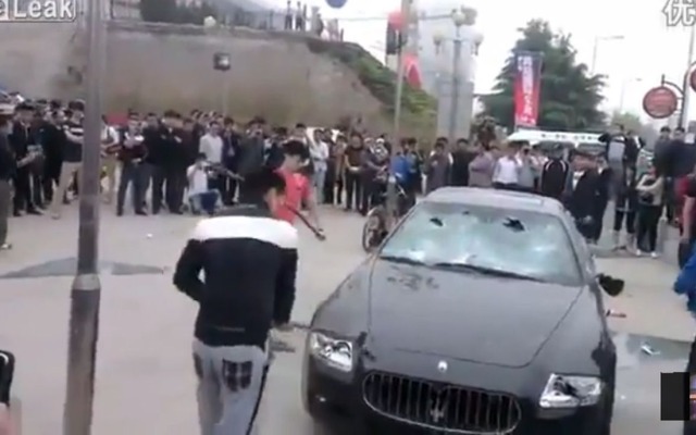 オーナー自らによって破壊されるマセラティクアトロポルテ