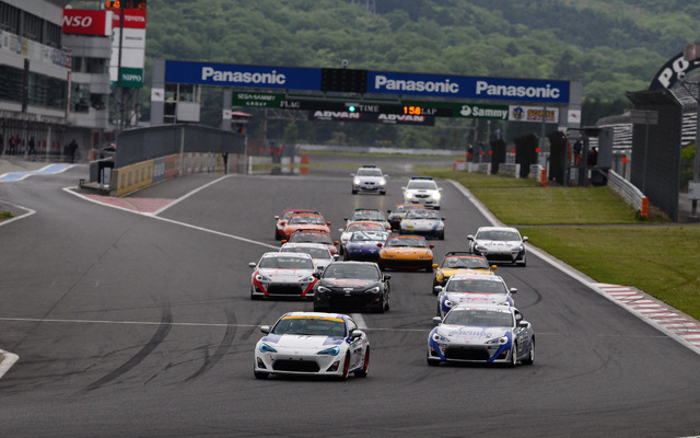 86RACER'S始動　初戦で2位、3位を獲得