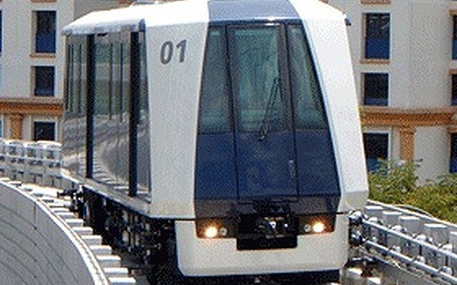 全自動運転車両（APM）の「クリスタルムーバー」。
