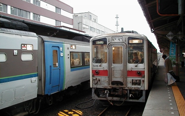 花咲線の普通列車で運用されているキハ54形気動車。