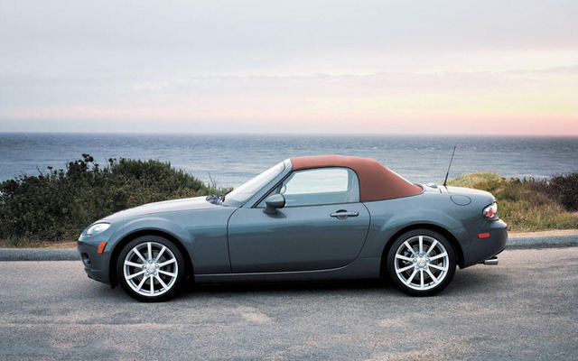 【ジュネーブモーターショー05】ロードスター/MX-5、「Zタイプ」トップ