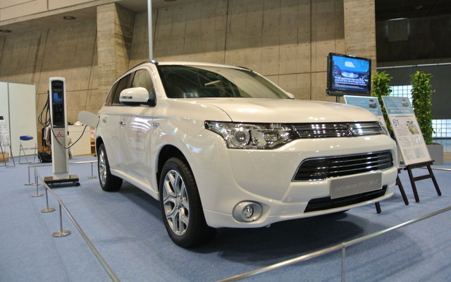 三菱自動車 アウトランダーPHEV