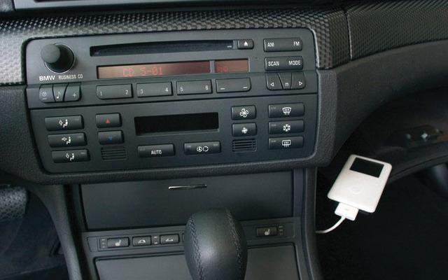BMWと iPod とをつなぐ、専用アクセサリーキット