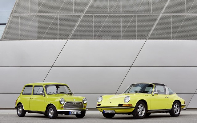 クラシックMiniと初代ポルシェ911