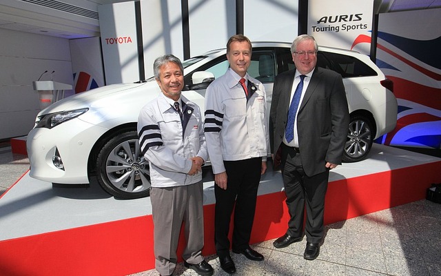 英国工場で生産が開始されたトヨタ オーリス ツーリング スポーツ