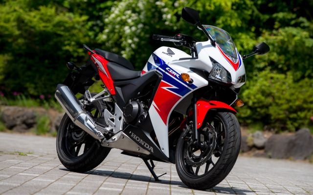 ホンダ・CBR400R