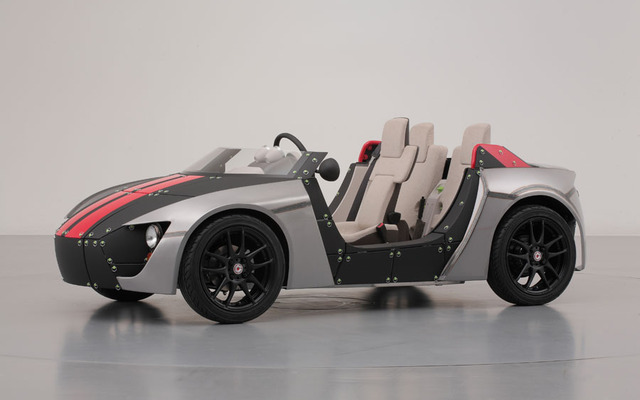 東京おもちゃショーに、トヨタは子供が運転できるクルマ「Camatte57s」を出展（写真：スポーツタイプへの着せ替え例）