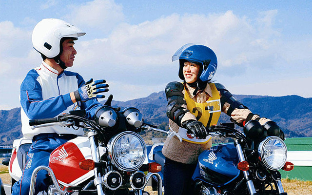 ホンダ、バイクとクルマの安全運転スクールを開催