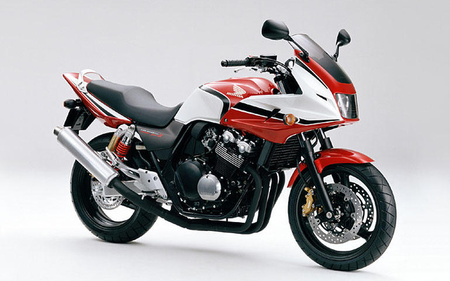 CB400スーパーFOURにハーフカウル装着のボルドール追加