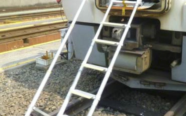 JR東海は津波対策として避難用はしごの全編成への搭載を順次進めている。