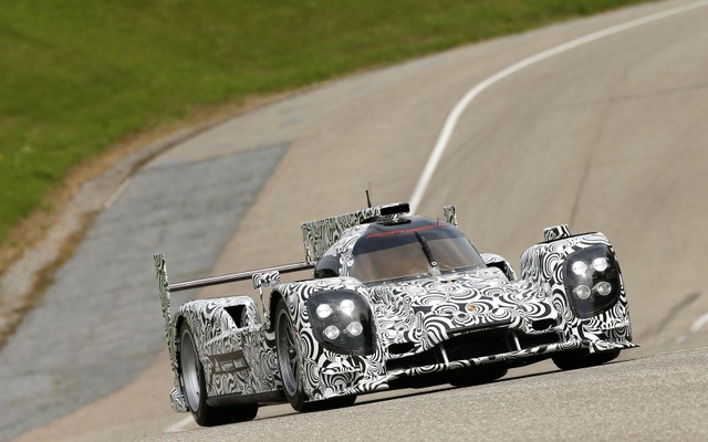 初テスト中のポルシェのルマンLMP1マシン