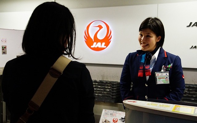搭乗手続きがチケットレスになったため、地上で利用客と向き合う唯一の場所がこのカウンターとなった。