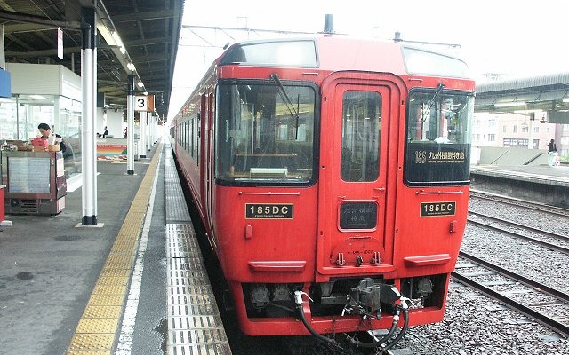 豊肥本線の全線再開により「九州横断特急」も別府・大分～熊本～人吉間での運転を再開する。