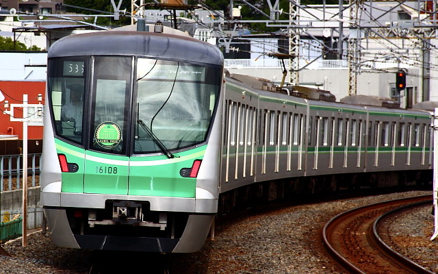 東京メトロの16000系。VVVFインバーターやPMSMなどの採用により消費電力を削減している。