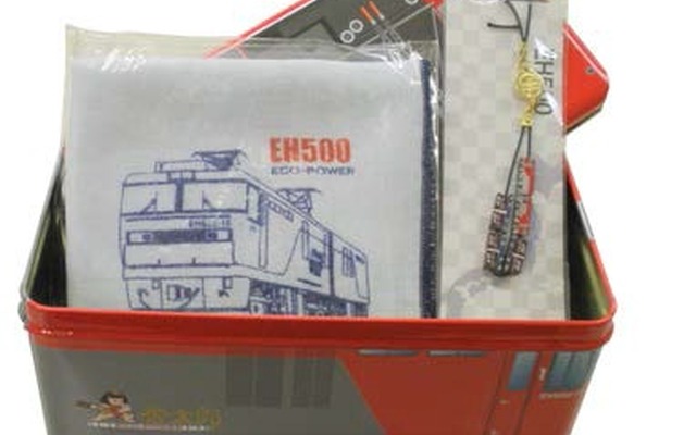 EH500電気機関車缶のセット。
