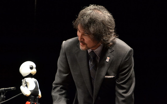 KIROBOとの会話。あいさつ・自己紹介から、ISS輸送機『こうのとり』の説明まで自然な対話を披露した。