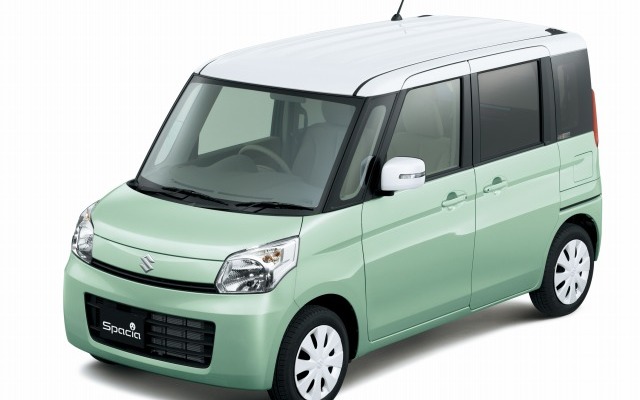 今や販売台数ではハイブリッド専用車に並ぶプチバン。実燃費はどうか。写真はスズキ スペーシア