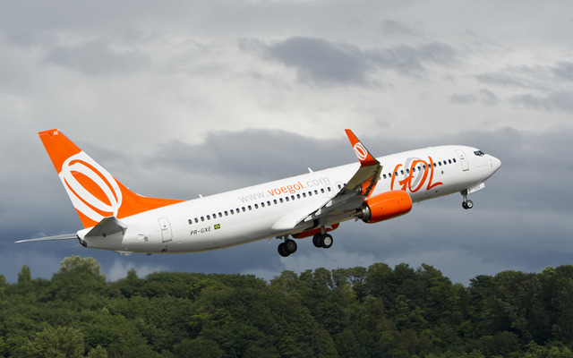 ゴル航空737