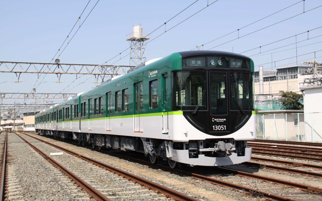 13000系電車。2012年に引き続き増備する。