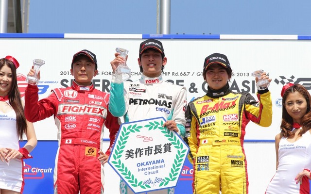 全日本F3選手権・中山雄一（中央）