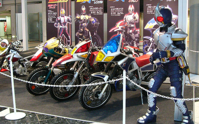 【東京モーターサイクルショー05】仮面ライダーブレイド マシン3台