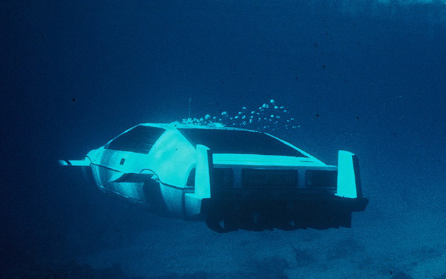 映画『007』のボンドカー、ロータス エスプリ…潜水艇仕様が 