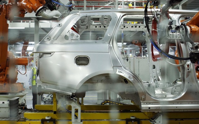 新型レンジローバーを生産する英国工場（参考画像）