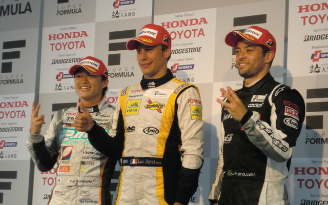 予選トップ3。左から2位の国本、ポールのデュバル、3位のオリベイラ。