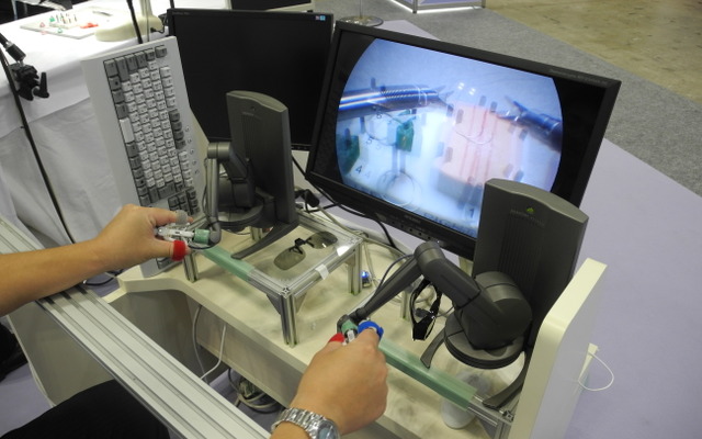 東京工業大学の手術支援ロボット、マスター側