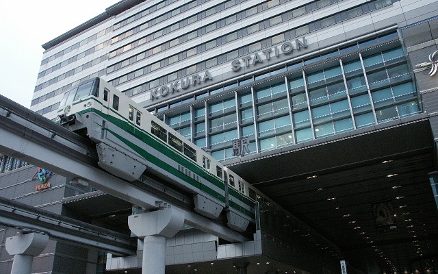 JR小倉駅ビル内に乗り入れている北九州モノレール。2015年秋からはICカードの「乗り入れ」も実現する。