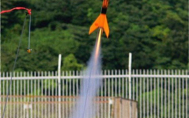 宇宙に挑戦、オリジナルモデルロケットを作ろう！