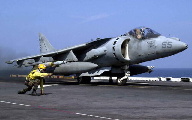 AV-8Bハリアージェット機