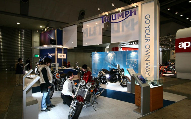 【東京モーターサイクルショー05】復活の老舗、トライアンフ写真蔵
