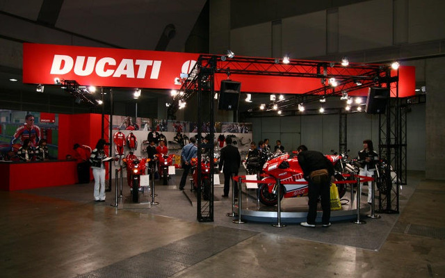 【東京モーターサイクルショー05】ドゥカティ 写真蔵…イタリアンレッド