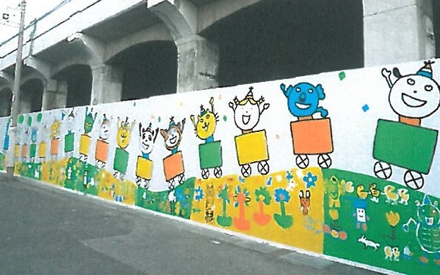 兵庫駅高架下に完成したアート。
