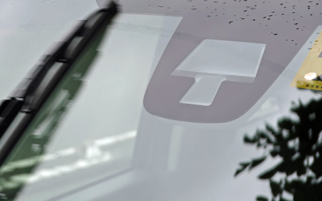 新型ワゴンRの衝突軽減ブレーキは、ワイパーで水滴を除去できるため、雨天時でも動作できるのがメリット