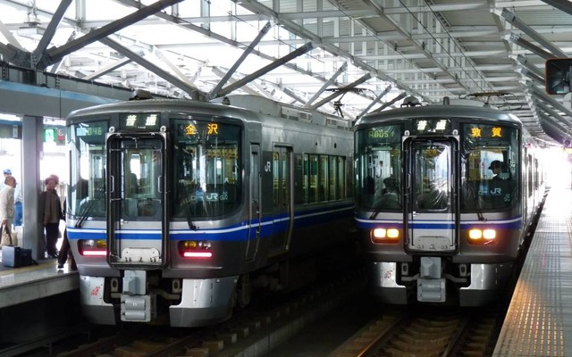 北陸本線で運用されているJR西日本の521系。IRいしかわ鉄道も521系を10両（2両編成5本）導入し、このうち3本はJR西日本から譲り受ける。