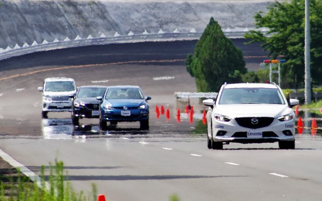 高速走行の安定性を体感