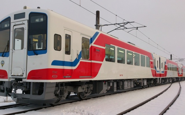 南リアス線で運用されている36-700形。9月14日から最高速度を所定の90km/hに引き上げて運転する。