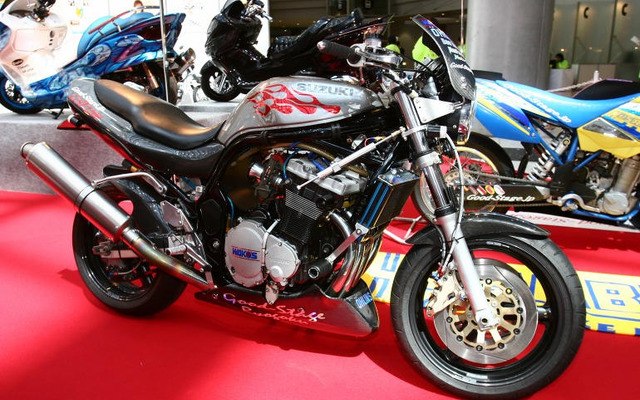 【東京モーターサイクルショー05】写真蔵…スズキ カスタム